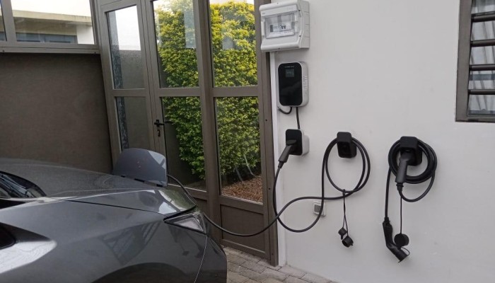 prise pour vehicule hybride